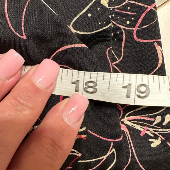 Caslon halter dress. L .. Sexy and sleek. - Picture 5 of 7